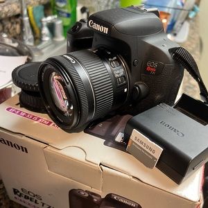 Canon EOS Rebel T7i